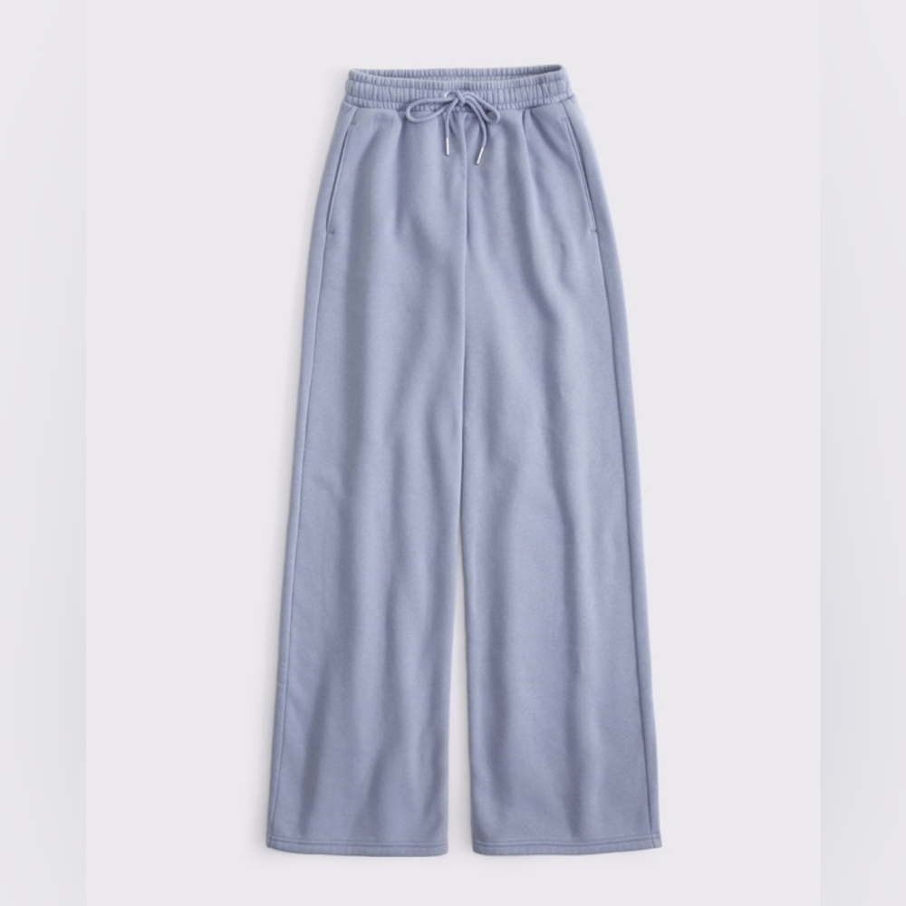 NWT Abercrombie & Fitch Light Blue Wide-Leg Sweatpants and Sweatshirt Set
